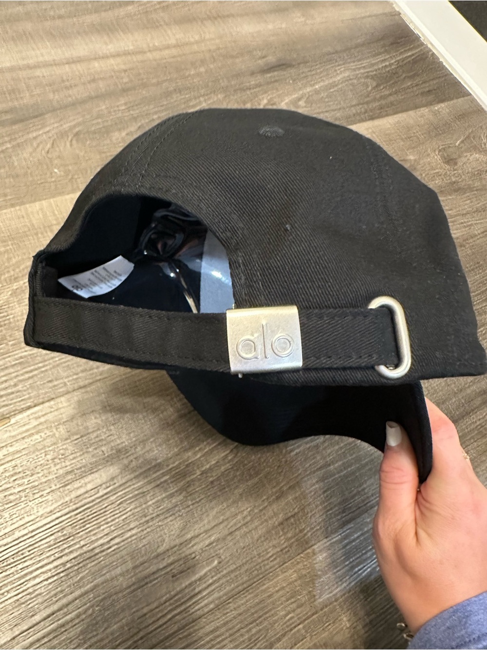 NWOT! Alo Yoga black baseball cap with white logo - Picture 3 of 5